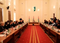 Как Абхазия готовится к курортному сезону 2024: президент Аслан Бжания провел совещание    