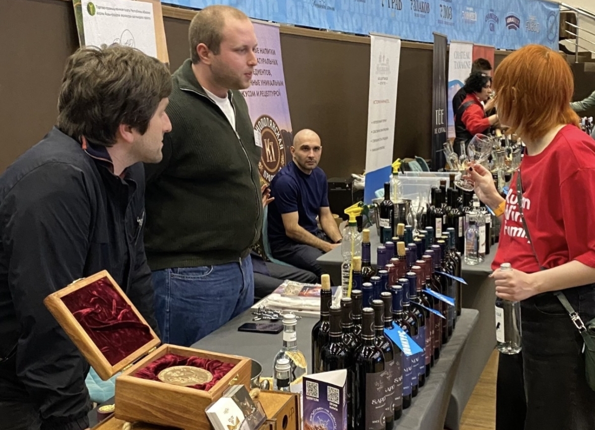 ТПП Абхазии и виноделы республики приняли участие в салоне «Космос вина» в Сочи