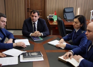 Генпрокурор Адгур Агрба провел совещание по ходу проверки инцидента в Сухуме 5 ноября