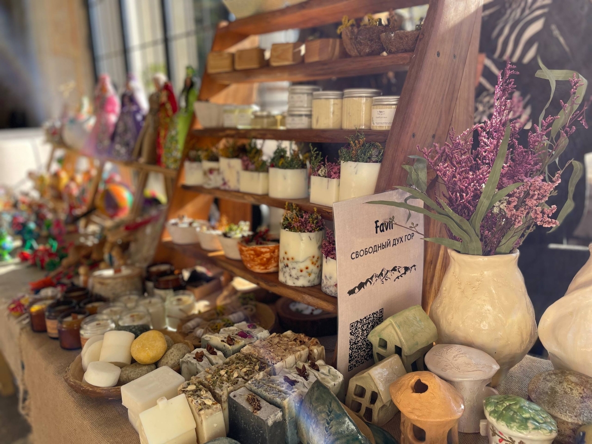 Ярмарка в рамках фестиваля «Мандарин» проходит на платформе «Гума»