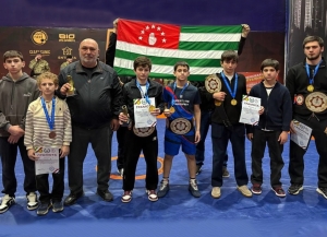 Абхазские борцы завоевали 14 медалей на межрегиональном турнире в Чечне