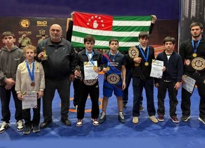 Абхазские борцы завоевали 14 медалей на межрегиональном турнире в Чечне