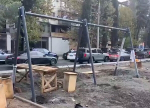 Бадра Гәынбеи Сергеи Кириенкои Аҟәа Аҳабла ҿыц аҟны апарк хәыҷы комплексла аиҿкаара иазку аусурақәа рымҩаԥысшьа гәарҭеит.