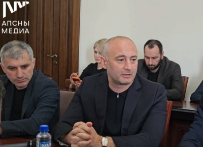 «Ҳара иаҳуалуп аицлабра зылшо аалыҵ аус адулара», – иҳәеит ЗҲәА амобилтә еилахәыра «А - Мобаил» адиректор хада ихаҭыԥуаҩ Арсоу Ҳашба