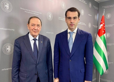 Глава МИД Абхазии поздравил посла Южной Осетии с юбилеем