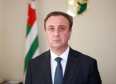 Аҧыза-министр Владимир Делба Аҧсны аинформациатә-массатә хархәагақәа русзуҩцәа рымш ныҳәа рыдиныҳәалеит