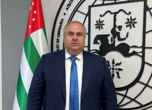 Аԥсны адәныҟатәи аусқәа Рминистрра Аахыҵ Кавказ иҟоу аҭагылазаашьазы Урыстәыла иааннакыло апозициа хьаҳәхьачарада иадгылоит.