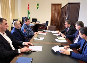 Премьер-министр Владимир Делба провел совещание по вопросам контроля качества товаров в Абхазии