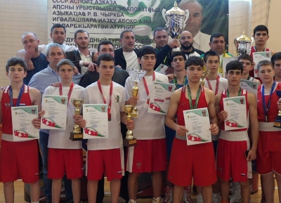 Гәдоуҭа ихыркәшахеит абокс азы IX Жәларбжьаратәи атурнир