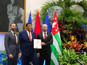 Аляс Айба вручил 18 марта копии верительных грамот министру иностранных дел Никарагуа Вальдраку Джентске