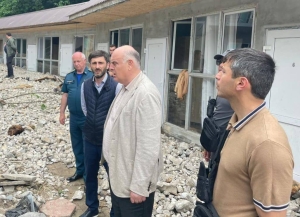 Аслан Бжания проводит выездное совещание по вопросам ликвидации последствий стихии в Гагрском районе