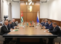 Президент Абхазии принял делегацию из Татарстана
