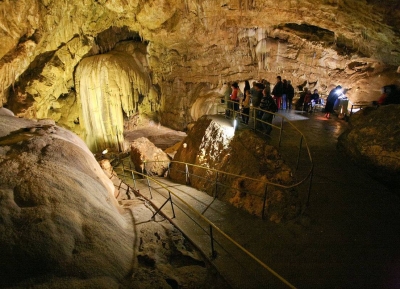 С 1 января Новоафонскую пещеру посетили более 287 тыс. человек, а озеро Рица – более 439 тыс.