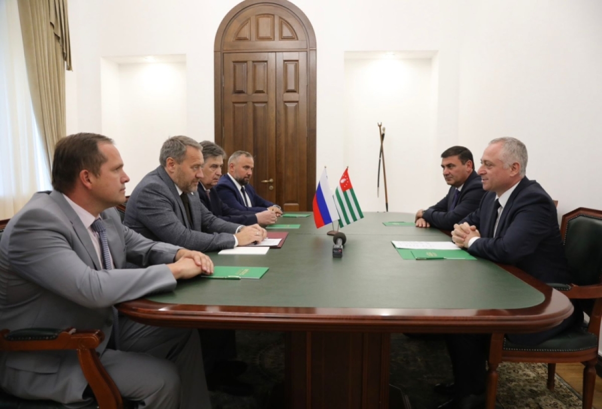 Бадра Гунба принял делегацию Санкт-Петербурга во главе с председателем Законодательного собрания Александром Бельским