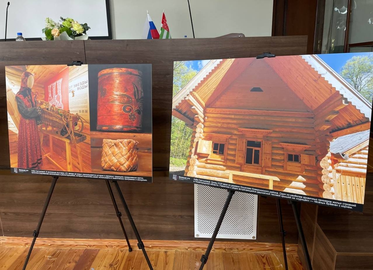 В Абхазском госмузее открылась фотовыставка нижегородского деревянного зодчества   