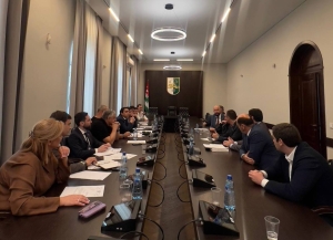 Аҳәынҭқарра-зинтә политиказы апарламенттә Еилакы актәи аԥхьарала азакәан апроектқәа ԥшьба рыдкыларазы абжьгара ҟанаҵеит.