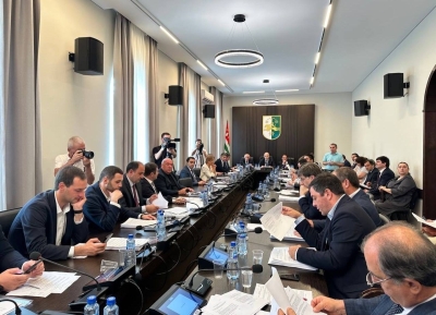 «Аԥсны Жәлар Реизара - Апарламент адепутатцәа ралхразы» Аконституциатә закәан аԥсахрақәа ралагаларазы азакәан апроектқәа хԥа иахәҭоу адепутатцәа рыбжьқәа рмоуит