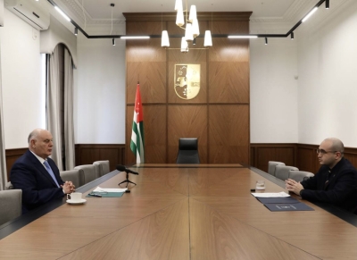 Аслан Бжания принял отчет министра юстиции Анри Барциц о проделанной работе за 2023 год
