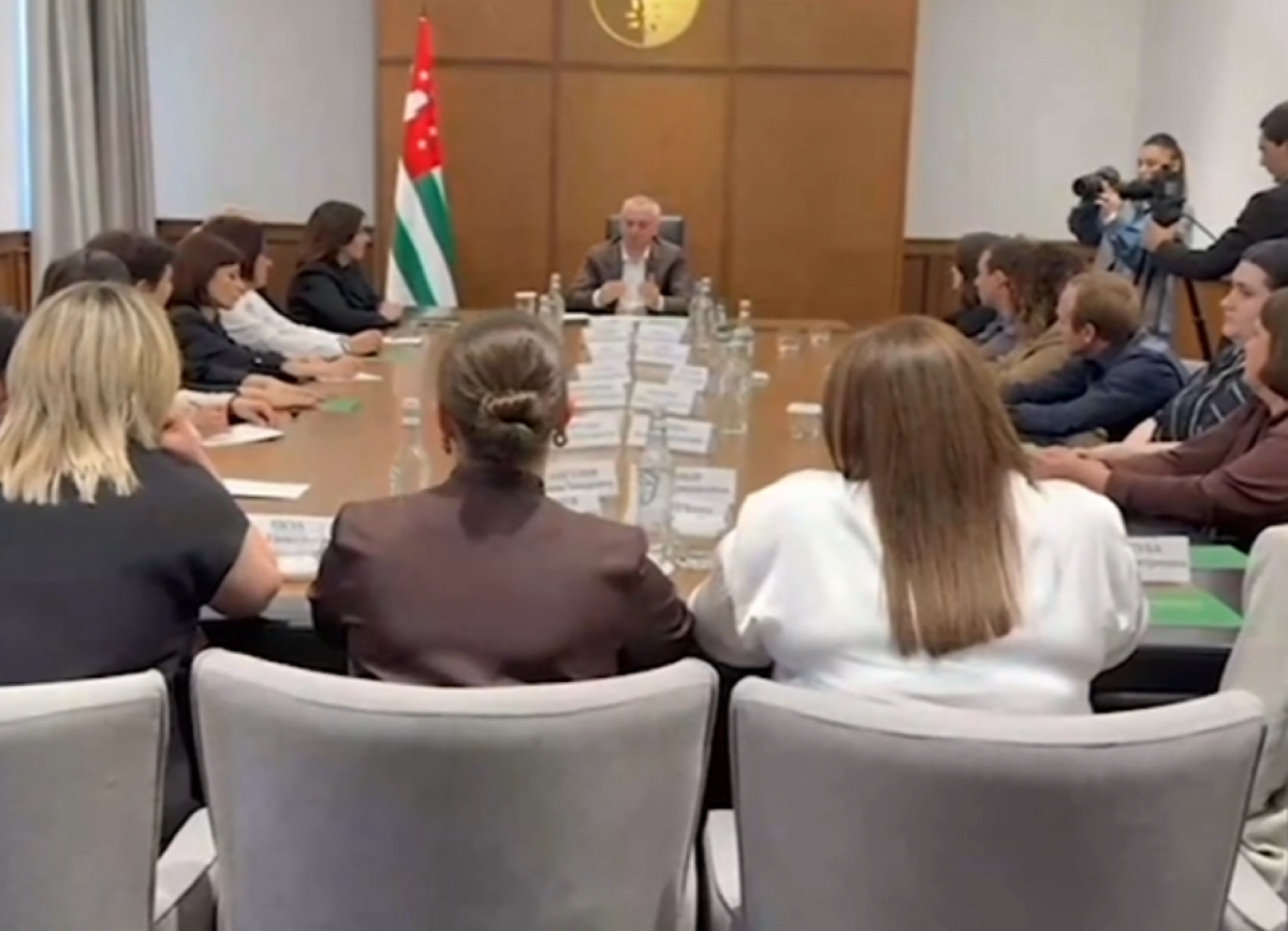 Бадра Гәынба дырҧылеит абжьаратә ҵараиурҭақәа рҿы иалагалоу азанааҭ арҵаҩы-амҩақәҵаҩцәас иалху