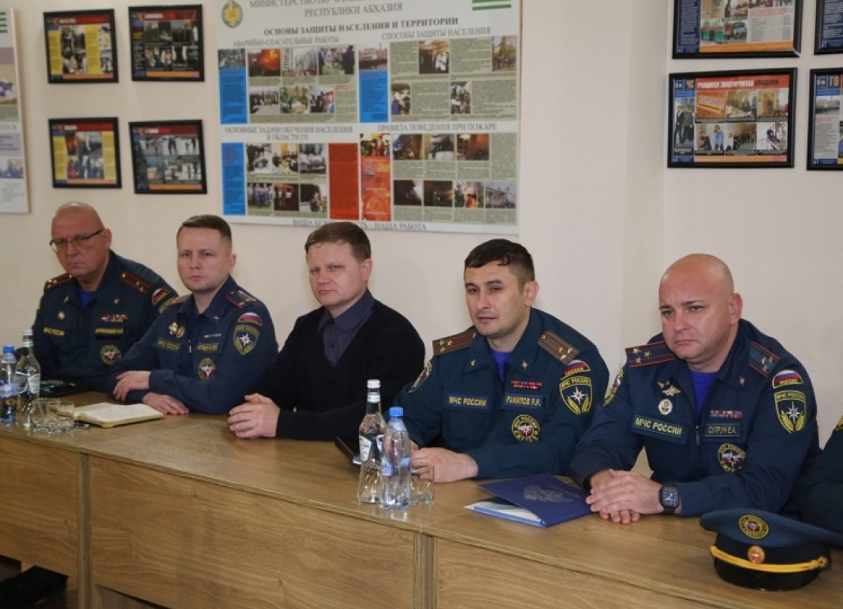 В Абхазию прибыла группа сотрудников МЧС России, состоящая из специалистов различного профиля