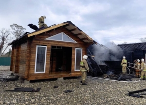 Ликвидирован пожар в частном кемпинге на Абжуйском шоссе