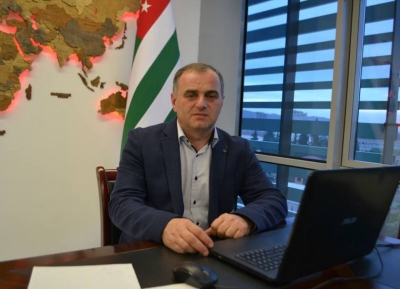 Аԥсны Ахада Бадра Гәынба иусԥҟала Едуард Быҭәба Аԥсны аҳәынҭқарра агәабзиарахьчара аминистр имаҵураҟынтәи ихы дақәиҭтәуп