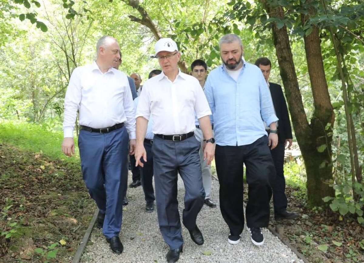 Бадра Гунба и Сергей Кириенко осмотрели туристический комплекс Garuda Glamping Abkhazia   