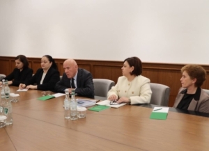 Аԥсны Аҳәынҭқарра Ахада Гәынба Бадра Астратегиатә ҭҵаарақәа рцентр аекспертцәа алархәны ақыҭа аиқәырхареи арҿиареи рызҵаарақәа дрылацәажәеит.