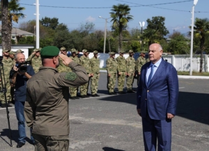 Аслан Бжания поздравил подразделения ЦСН и ССОМ СГБ  Абхазии с наступающим Днем Победы