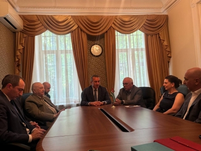Адәныҟатәи аусқәа рминистр Олег Барцыц Урыстәыла иҟоу Аԥсны Ацҳаражәҳәарҭа аҿы аусуратә еилатәара мҩаԥигеит.