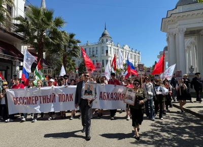 Память в строю: в Сухуме началось шествие «Бессмертного полка»