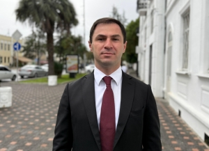 Тимур Агрба поздравил сухумцев с Днем освобождения столицы