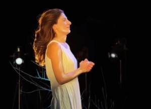 Аурыс драматә театр актриса Ирина Делба Челиабинск имҩаԥысуаз афестиваль «Камерата» аноминациа «Иреиӷьу аԥҳәыс лроль» аҿы аиааира лгеит.