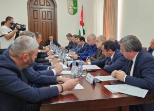 Аԥсны аиадертә медицина аметодқәа рышьаҭала зтехнологиатә ҩаӡара ҳараку амедицинатә цхыраара Ацентр аԥҵаразы аҭҵаарадырра-техникатә программа шьақәырӷәӷәоуп.