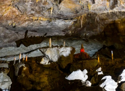 Пять пещер и подземную реку обнаружили в Абхазии российские спелеологи