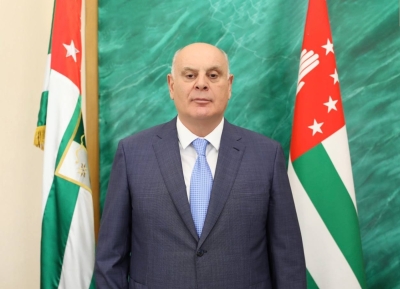 Аслан Бжания поздравил народ Абхазии с Днём Государственного флага
