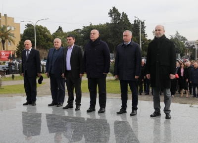 Аслан Бжания принял участие в памятных мероприятиях по случаю 75-летия со дня рождения Сергея Багапш