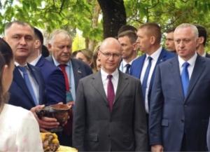 Президент Бадра Гунба посетил праздник «Осетинское подворье» в Цхинвале