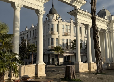 Сухумскую Колоннаду приводят в порядок