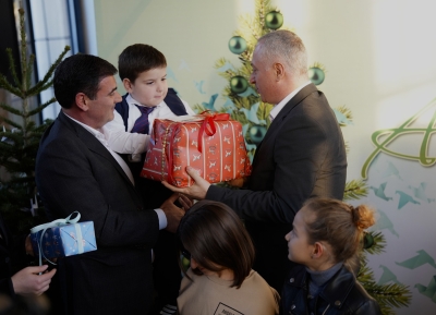 Новогодняя акция „Ашанаҵла-2025“: подарки и праздник для подопечных благотворительных фондов