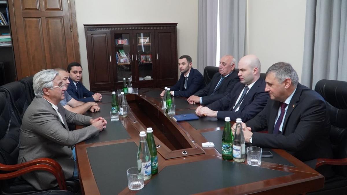Лаша Ашуба встретился  с заместителем премьер-министра Республики Татарстан Василем Шайхразиевым