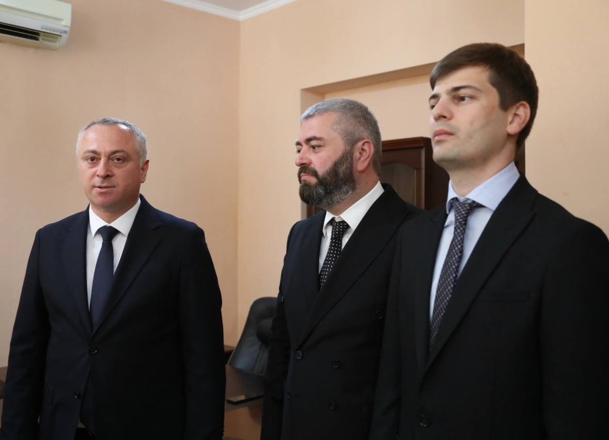 Бадра Гунба представил коллективу Минтуризма нового главу Астамура Логуа