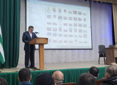 Председатель Армянской общины Абхазии Алик Миносян выступил на съезде с годовым отчетом   