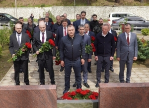 Лаша Ашуба и Алан Гаглоев почти память добровольцев из Южной Осетии