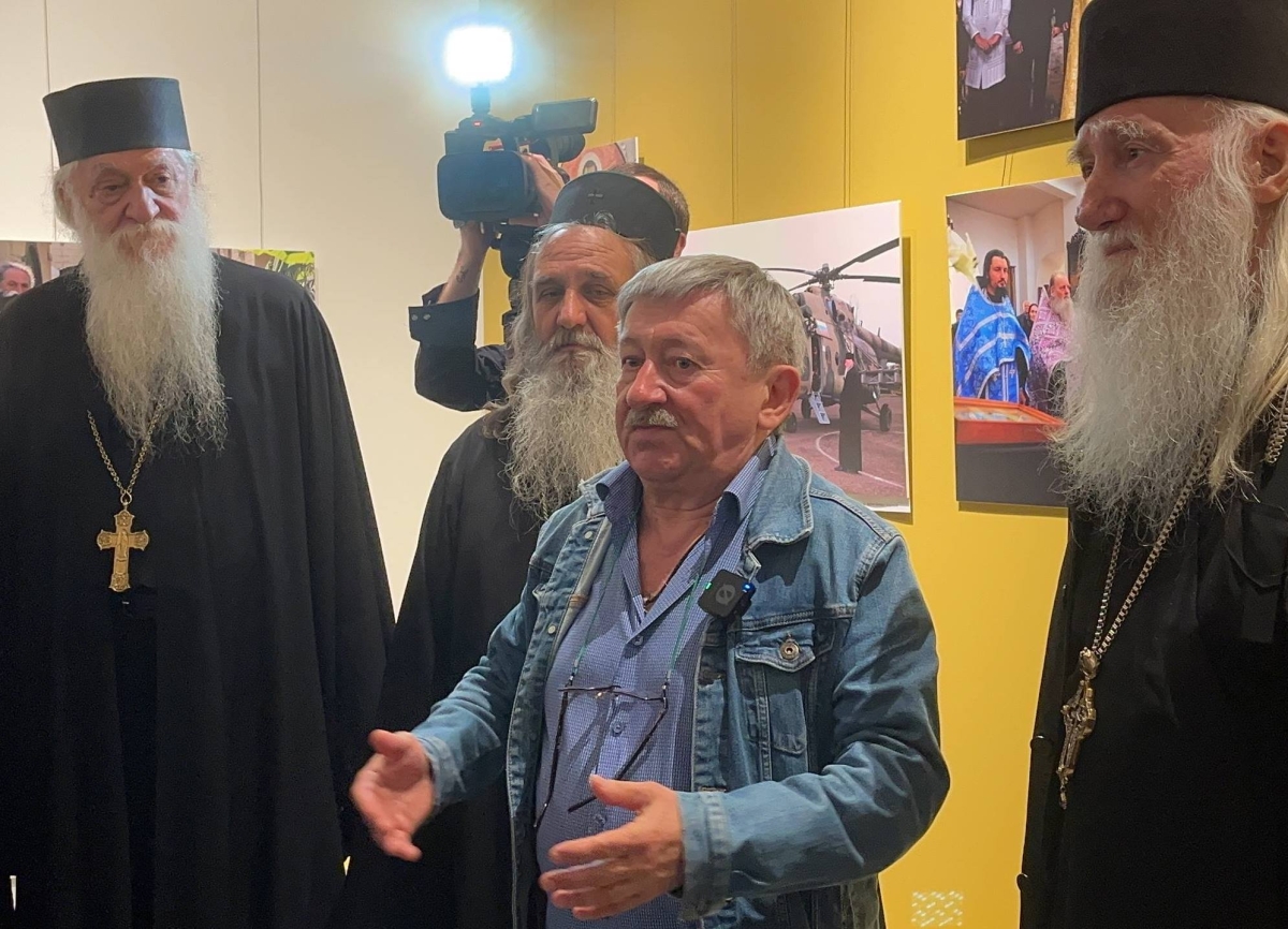Фотовыставка Владимира Попова «Церковь и государство. Диалог веры и истории» открылась в ЦВЗ Сухума