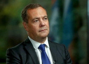 Дмитрий Медведев поздравил Аслана Бжания с Днем Победы   