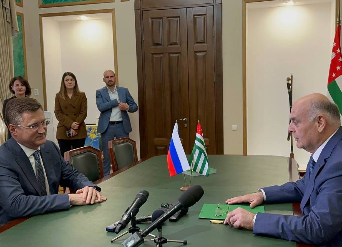 Аслан Бжания принял заместителя председателя Правительства России Александра Новака