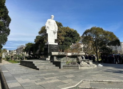 Памятник Неизвестному солдату на набережной Диоскуров реставрируют ко Дню Победы
