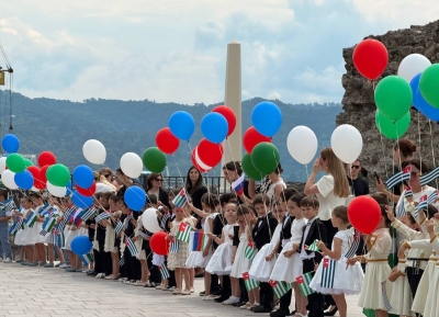 Аԥшаҳәа аартра иазкыз аныҳәатә церемониеи «Аамҭа акапсула» ашьҭаҵареи мҩаԥысит Диоскураа рыԥшаҳәаҿы