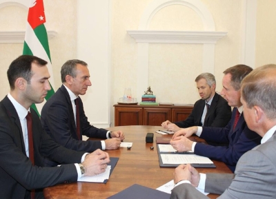 Аԥсны адәныҟатәи аусқәа рминистр Олег Барцыц диԥылеит ареспубликаҿы иҟоу Урыстәыла ацҳаражәҳәаҩ Виачеслав Гладков
